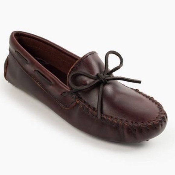 Minnetonka Brown Leather Slip On Classic Driving Loafer - Picture 2 of 15